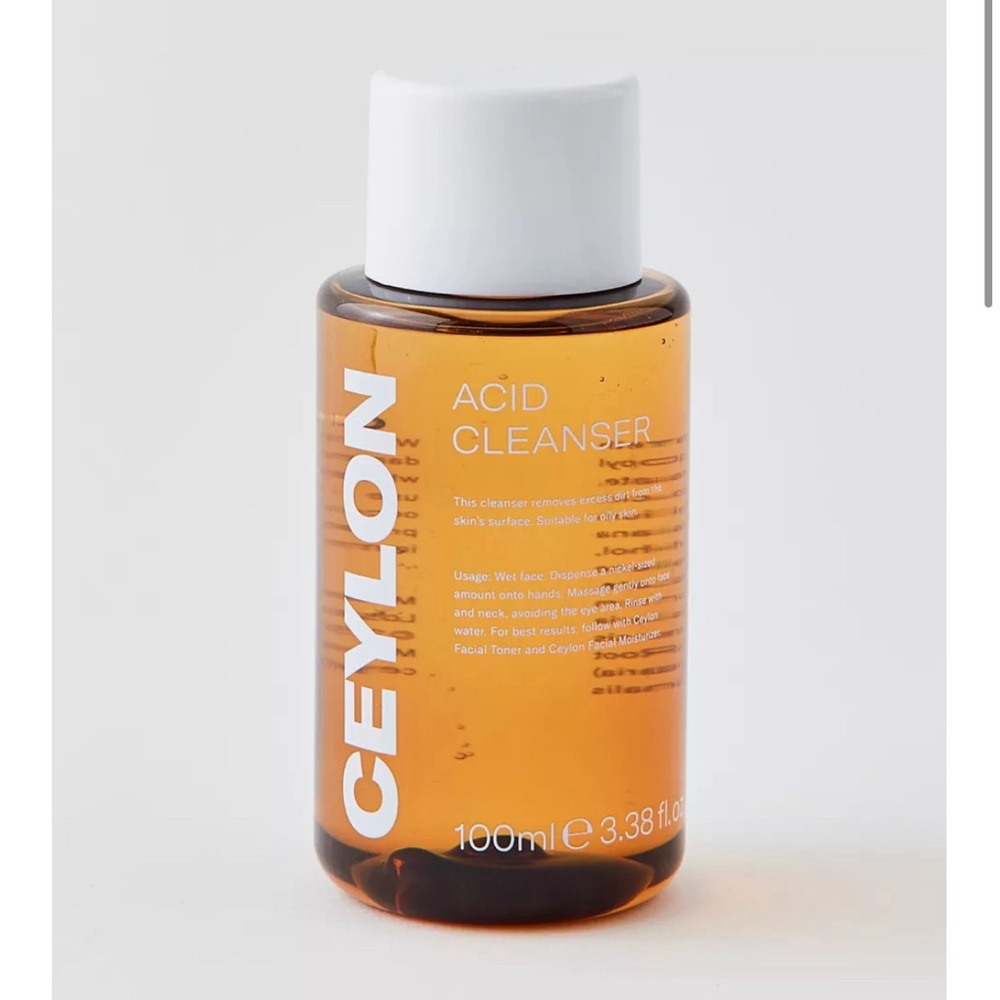 this cleanser helps remove excess dirt from the skin’s surface.